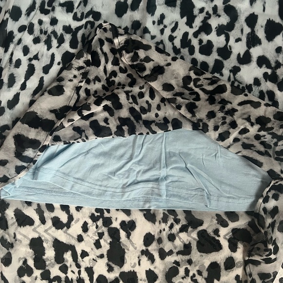 Calvin Klein Leopard V Neck Top - Picture 2 of 4